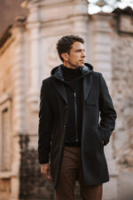 MOŠKI ČRN PLAŠČ Z ODSTRANLJIVO KAPUCO - Image 3