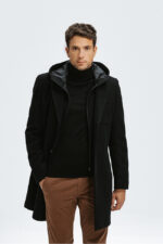 MOŠKI ČRN PLAŠČ Z ODSTRANLJIVO KAPUCO - Image 2