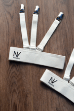 Držalo za srajce nv holder bele barve