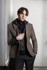 RJAV MOŠKI SUKNJIČ Z ODSTRANLJIVO KAPUCO - Image 2