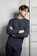 MODER PULOVER NA O IZREZ - BOMBAŽ - Image 2