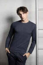 MODER PULOVER NA O IZREZ - BOMBAŽ