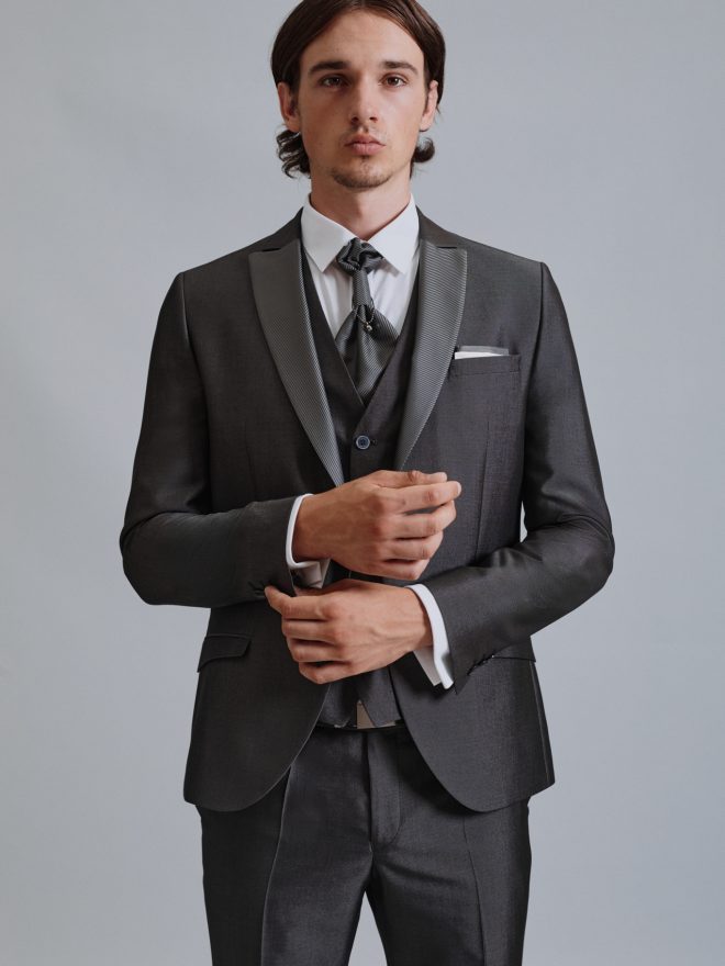 Siva svečana obleka